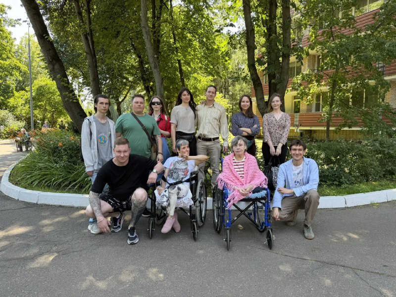 А вот мы взяли и пошли в прошлую субботу волонтёрствовать)
